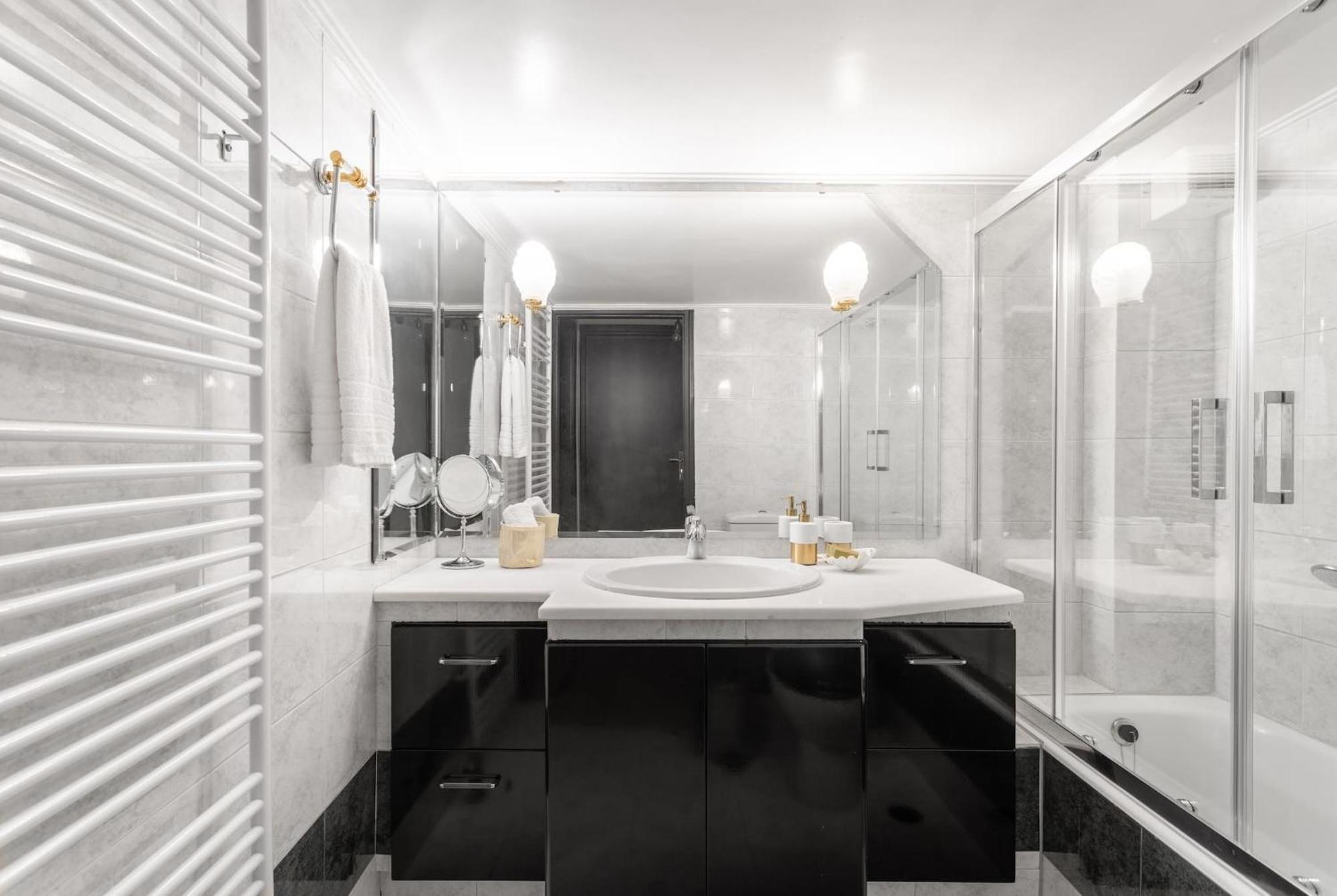 Fresh Detailed Stylish At Acropolis Apartment Athens
